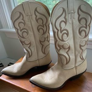Western boots off white